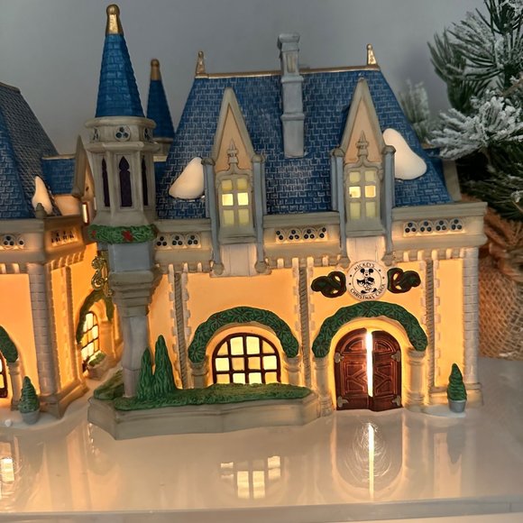 Department 56 Disney Parks Village Series Heritage Village Collection Light Up - Picture 2 of 16